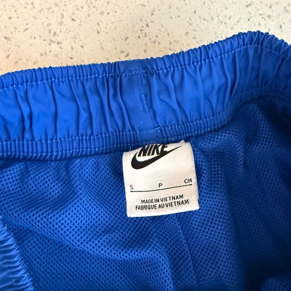 Nike Men's Athletic Royal Blue Shorts - Picture 2 of 2